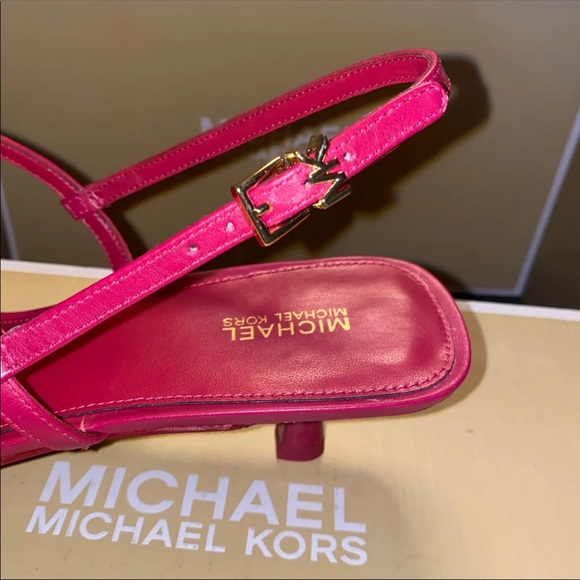 NWT MICHAEL Michael Kors Tasha T Strap Sandals - Picture 6 of 12